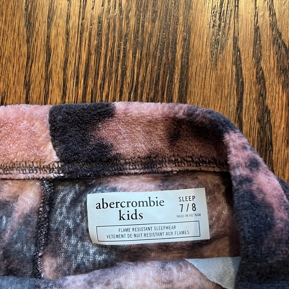 Abercrombie Kids Sleep/Sweat Outfit - Picture 5 of 5